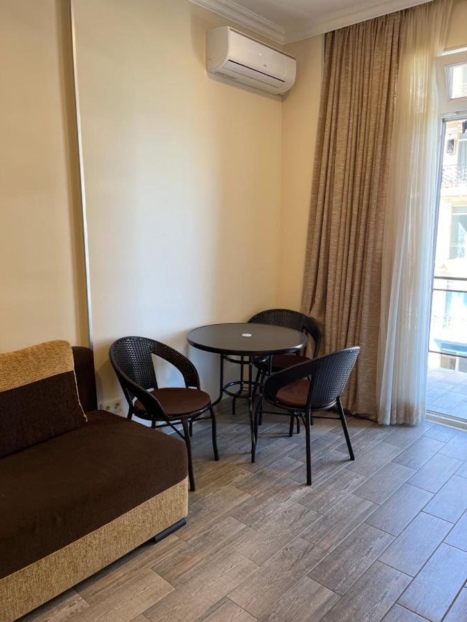Apartments Kristo Батумі Екстер'єр фото